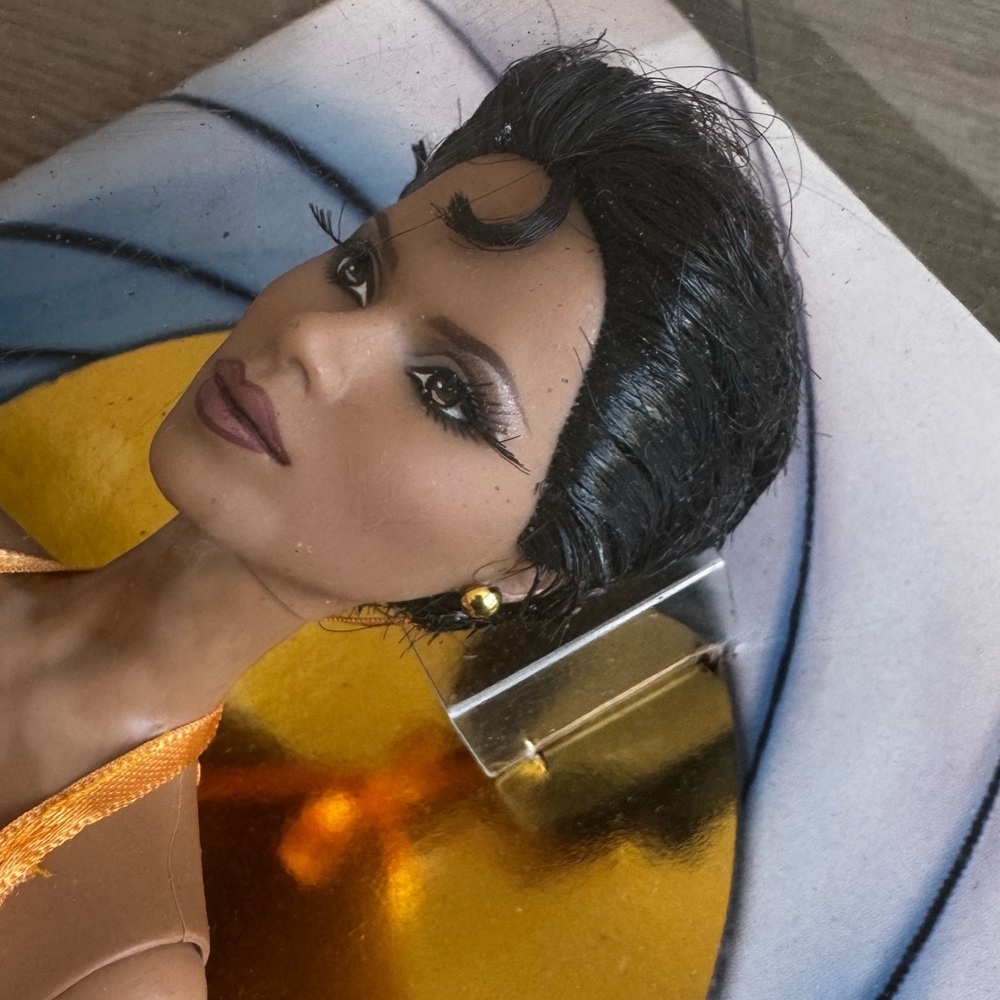 James Bond 007 2009 Jinx Halle Berry Barbie Doll Mattel collectors item - Picture 9 of 9